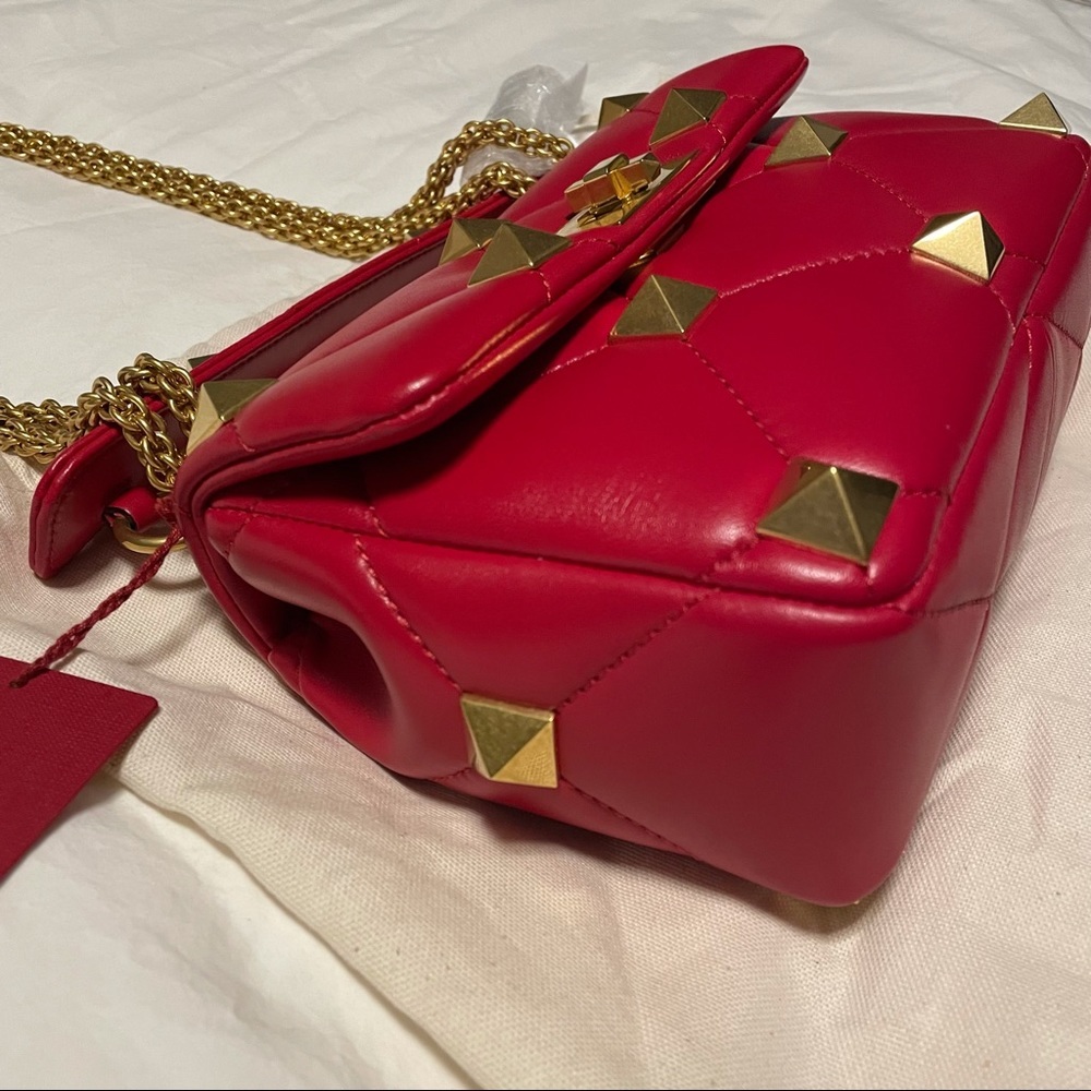 VALENTINO GARAVANI Roman Stud Medium Quilted Chain Shoulder Bag Red - Picture 16 of 16